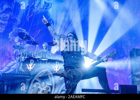 Berna, Svizzera. 07Th Dec, 2019. Il tedesco della band power metal Powerwolf esegue un concerto dal vivo presso la Festhalle di Berna. (Photo credit: Gonzales foto/Tilman Jentzsch/Alamy Live News). Foto Stock