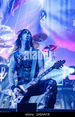 Berna, Svizzera. 07Th Dec, 2019. Il tedesco della band power metal Powerwolf esegue un concerto dal vivo presso la Festhalle di Berna. (Photo credit: Gonzales foto/Tilman Jentzsch/Alamy Live News). Foto Stock