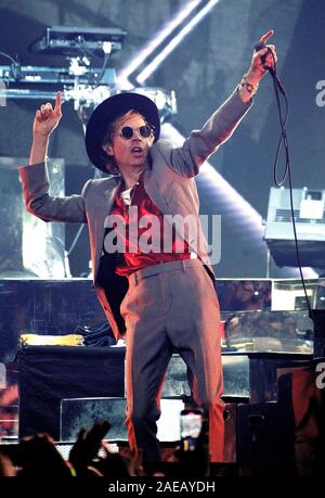 In California, Stati Uniti d'America. 07Th Dec, 2019. Beck esegue sul palco durante il KROQ quasi Natale acustica 2019 Honda a centro sul dicembre 07, 2019 di Anaheim, in California. Foto: imageSPACE/MediaPunch Credito: MediaPunch Inc/Alamy Live News Foto Stock