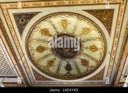 Cupola decorativa della porta della formula di saluto presso il Palazzo di Topkapi ad Istanbul in Turchia Foto Stock