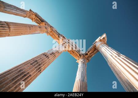 Incredibilmente tempio di Apollon antiche rovine. Apollon tempio nel lato della città antica, Antalya, Turchia. Foto Stock