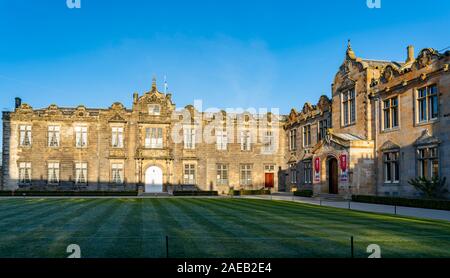 Vista del Regno Collegio San Salvator e St Leonard, o Sallies Quad all'Università di St Andrews Fife, Scozia, Regno Unito Foto Stock