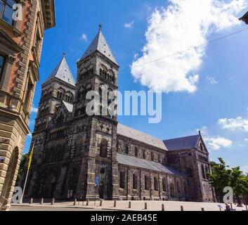 Cattedrale di Lund con due campanili durante l'estate del 2018. Foto Stock