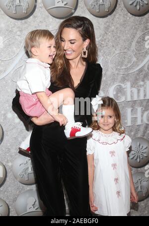 Hollywood, Stati Uniti d'America. 07Th Dec, 2019. WEST HOLLYWOOD, CA - 7 dicembre: Elizabeth Chambers, Harper grazia martello, Ford Armand Douglas martello, presso Brooks Brothers vacanza annuale celebrazione di beneficiare il St Jude a West Hollywood EDITION in West Hollywood, la California il 7 dicembre 2019. Credito: MediaPunch Inc/Alamy Live News Foto Stock