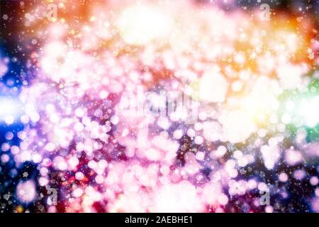 Battenti di fiocchi di neve su sfondo azzurro. Inverno Abstract i fiocchi di neve. La caduta di neve. Foto Stock