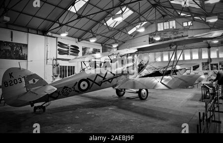 1937 Hawker Demon (G-BTVE) sottoposti a manutenzione a Shuttleworth Foto Stock