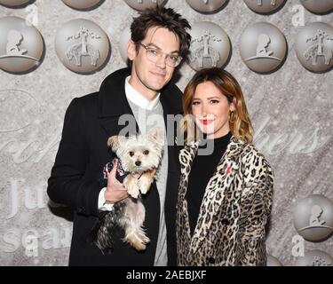 Dicembre 7, 2019, West Hollywood, California, Stati Uniti d'America: Christopher francese e Ashley Tisdale assiste Brooks Brothers Host vacanza annuale celebrazione in West Hollywood di beneficiare il St Jude. (Credito Immagine: © Billy Bennight/ZUMA filo) Foto Stock