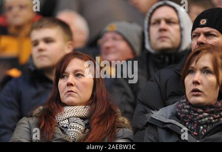 Il 28 gennaio 2012. Calcio - Premiership - Wolverhampton Wanderers Vs West Bromwich Albion. Lupi appassionati al fischio finale. Fotografo: Paolo Roberts/Oneuptop/Alamy. Foto Stock