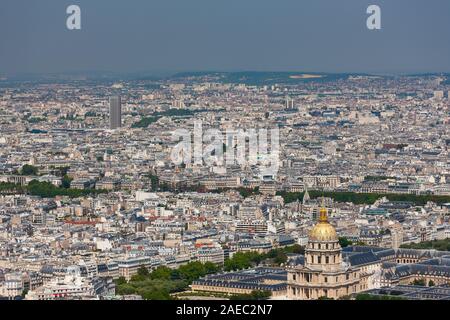 Parigi, Francia cityscape. Napoleone la tomba di centrale e Arc de Triomphe. Foto Stock