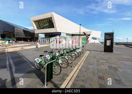 LIVERPOOL, ENGLAND-12 MAY,20015; The Museum of Liverpool sul lungomare della città. Foto Stock