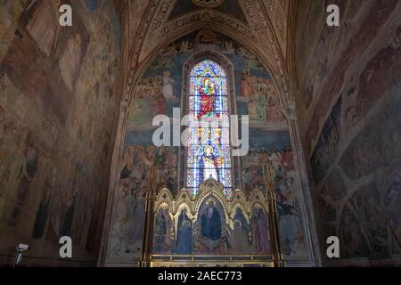 Firenze, Italia - 24 Giugno 2018: vista panoramica dell'interno della Basilica di Santa Maria Novella è la prima grande basilica di Firenze ed è il Foto Stock