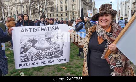 Londra, Regno Unito. 8 dicembre 2018. Un totale di circa 2500 persone di tutte le religioni e tutte le passeggiate di vita girare fino a un antisemitismo rally, la piazza del Parlamento. © Brian Minkoff/Alamy Live News Foto Stock