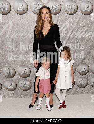 07 Dicembre 2019 - Hollywood, California - Ford Armand Douglas martello, Elizabeth Chambers e Harper grazia martello. Brooks Brothers Host vacanza annuale celebrazione in West Hollywood di beneficiare il St Jude. (Credito Immagine: © Billy Bennight/AdMedia via ZUMA filo) Foto Stock