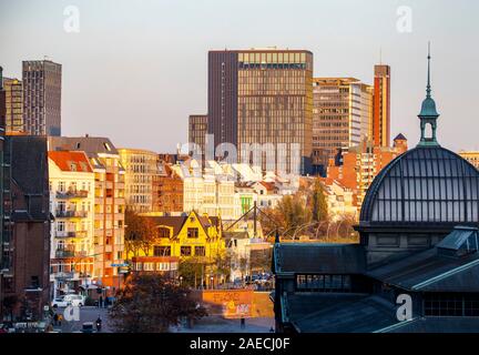 Amburgo, porto, case su Hafenstrasse, St. Pauli, skyline, Fischmarkt davanti, Foto Stock