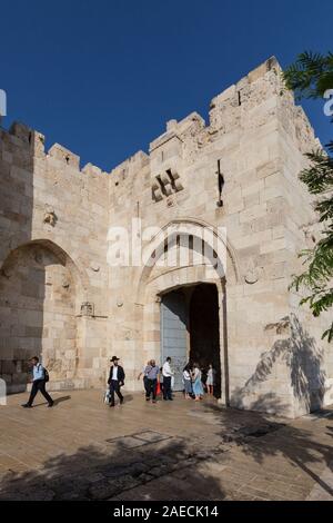 La Porta di Jaffa è un sedicesimo C Ottoman gate che si trova sul lato occidentale della città vecchia (rivolto verso la direzione di Jaffa). È l'ingresso principale Foto Stock