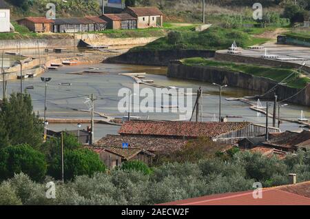 Entroterra artigianale per la produzione di sale in Rio Maior, Santarem distretto (Portogallo centrale) Foto Stock