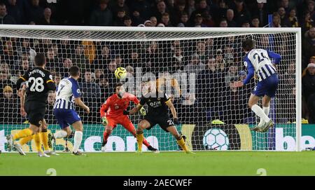 Brighton Il Davy ben capi in BrightonÕs secondo obiettivo durante il match di Premier League tra Brighton & Hove Albion e Wolverhampton Wanderers al Amex Stadium di Brighton. 08 Dicembre 2019 Foto Stock