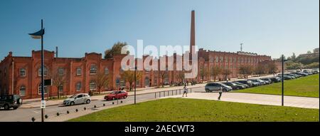 Ex piastrella ceramica fabbrica lungo il canale centrale Aveiro, Portogallo Foto Stock