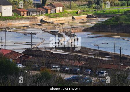 Entroterra artigianale per la produzione di sale in Rio Maior, Santarem distretto (Portogallo centrale) Foto Stock