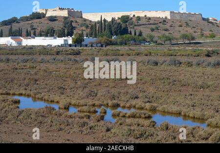 Saline artigianale in Castro Marim, Algarve (Portogallo meridionale) Foto Stock