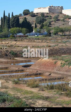 Saline artigianale in Castro Marim, Algarve (Portogallo meridionale) Foto Stock