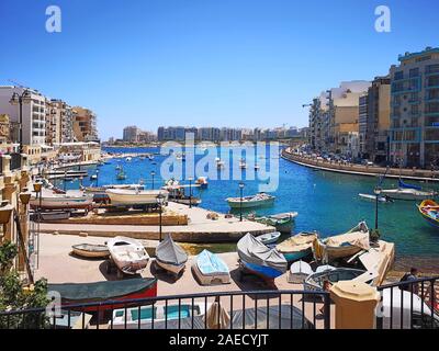 Barche romantica a Spinola bay, St.Julians, Malta Foto Stock