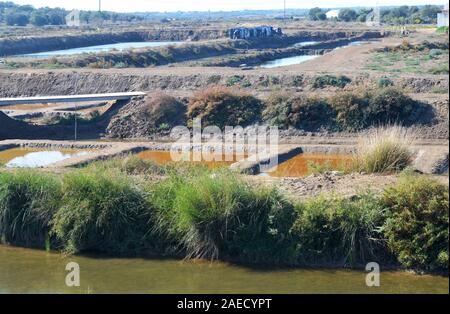 Saline artigianale in Castro Marim, Algarve (Portogallo meridionale) Foto Stock