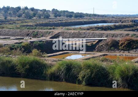 Saline artigianale in Castro Marim, Algarve (Portogallo meridionale) Foto Stock