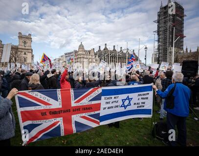 Londra, Regno Unito. 8 dicembre 2019. Insieme contro l' antisemitismo di dimostrazione e di rally in piazza del Parlamento. I membri della comunità ebraica e altri sostenitori si riuniscono per esprimere le loro preoccupazioni sulle questioni di antisemitismo verso gli Ebrei britannici nella vita pubblica e l'aumento dei crimini di odio. Credito: Guy Corbishley/Alamy Live News Foto Stock