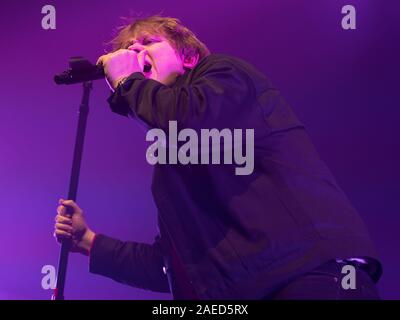 Glasgow, Scotland, Regno Unito il 7 dicembre 2019, Scotlands figlio prediletto - cantante e cantautore Lewis Capaldi piaceri il suo pubblico a casa a un sold out O2 Academy Foto Stock