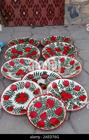 Ceramica tradizionale per la vendita a Bukhara Foto Stock