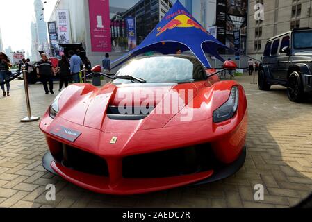 DUBAI, Emirati Arabi Uniti - 16 novembre: La Ferrari LaFerrari sportscar è su Dubai Motor Show 2019 Il 16 novembre 2019 Foto Stock