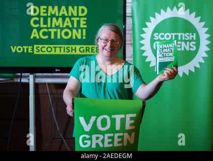 Glasgow, Regno Unito. Il 25 novembre 2019. Nella foto: Elaine Gallacher - Scottish Partito Verde candidato per Glasgow Central. Credito: Colin Fisher/Alamy Live News. Foto Stock