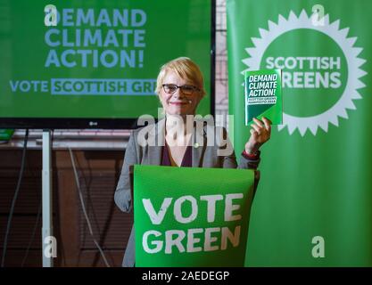 Glasgow, Regno Unito. Il 25 novembre 2019. Nella foto: Carolyn Scrimgeour - Scottish Partito Verde candidato per East Dunbartonshire. Credito: Colin Fisher/Alamy Live News. Foto Stock