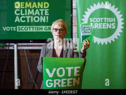 Glasgow, Regno Unito. Il 25 novembre 2019. Nella foto: Carolyn Scrimgeour - Scottish Partito Verde candidato per East Dunbartonshire. Credito: Colin Fisher/Alamy Live News. Foto Stock