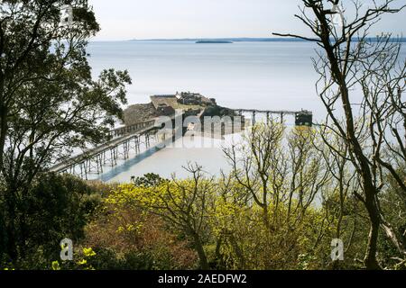 Birnbeck Pier visto dalla collina Worlebury. Weston-super-Mare, North Somerset. Ora, abbandonati Birnbeck Pier links testa di ancoraggio al Birnbeck isola ed è c Foto Stock