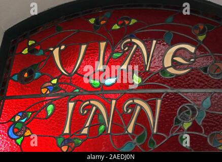 The Vine Inn vetrate, 42-44, Kennedy St, Manchester, Inghilterra, Regno Unito M2 4BQ Foto Stock