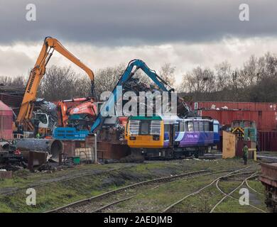 Ex Arriva Nord classe rampa 142 pacer 142005 treno rottamato a CF Booth, Rotherham Yorkshire Foto Stock