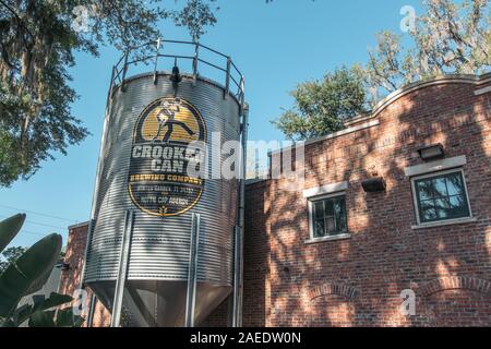 Giardino d'inverno, Florida: 29 maggio 2019 - Crooked può Brwery silo a pianta street market in centro storico Giardino d inverno Foto Stock