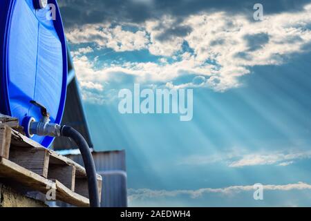 L'acqua piovana dalla pioggia canna - giardino irrigazione con acqua piovana  Foto stock - Alamy