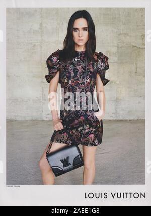 Poster pubblicitari Louis Vuitton borsetta con Jennifer Connelly in magazzino carta dal 2015, pubblicità creative LV Louis Vuitton 2010s annuncio Foto Stock