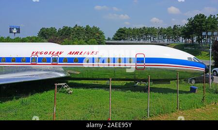 Belgrado, Serbia -19 Giu 2019- vista di un vecchio Caravelle aereo da ex Repubblica iugoslava JAT Airways (JU) presso il museo aeronautico a Belgrado (ex Yug Foto Stock