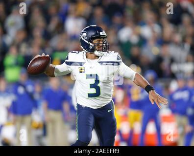 Dicembre 08, 2019 Seattle Seahawks quarterback Russell Wilson (3) genera un pass durante il gioco di NFL tra il Los Angeles Rams e il Seattle Seahawks presso il Los Angeles Memorial Coliseum di Los Angeles, California. Charles Baus/CSM. Foto Stock