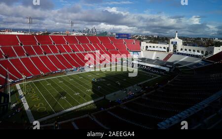 Dicembre 08, 2019 Vista generale del Los Angeles Memorial Coliseum prima che il gioco di NFL tra il Los Angeles Rams e il Seattle Seahawks presso il Los Angeles Memorial Coliseum di Los Angeles, California. Charles Baus/CSM. Foto Stock