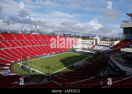 Dicembre 08, 2019 Vista generale del Los Angeles Memorial Coliseum prima che il gioco di NFL tra il Los Angeles Rams e il Seattle Seahawks presso il Los Angeles Memorial Coliseum di Los Angeles, California. Charles Baus/CSM. Foto Stock