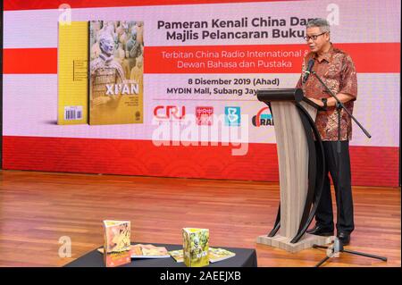 Kuala Lumpur, Malesia. L'8 dicembre, 2019. Bernama editor-in-chief Mokhtar Hussain parla alla cerimonia del varo di Kuala Lumpur in Malesia, 8 dicembre, 2019. Cina Radio International (CRI) teamed in su con la Malesia di Istituto di Lingua e Letteratura (DBP) in una cooperazione a pubblicare libri sulla cultura e storia cinesi in lingua malay. Credito: Zhu Wei/Xinhua/Alamy Live News Foto Stock