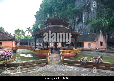 Co Vien Lau un antico villaggio nel complesso Trang An , è stato dichiarato patrimonio mondiale dell'UNESCO Monumento Naturale e Culturale.Provincia di Ninh Binh, Vietna Foto Stock