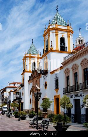 Vista del Socorro chiesa parrocchiale nella Plaza del Socorro, Ronda, provincia di Malaga, Andalusia, l'Europa. Foto Stock