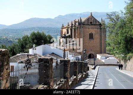 RONDA, Spagna - 5 Maggio 2008 - Vista dello Spirito Santo la Chiesa nella storica città vecchia, Ronda, provincia di Malaga, Andalusia, Spagna, Europa, 5 maggio 2008. Foto Stock