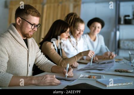 Young creative designer drawing sketch for new fashion collection Foto Stock